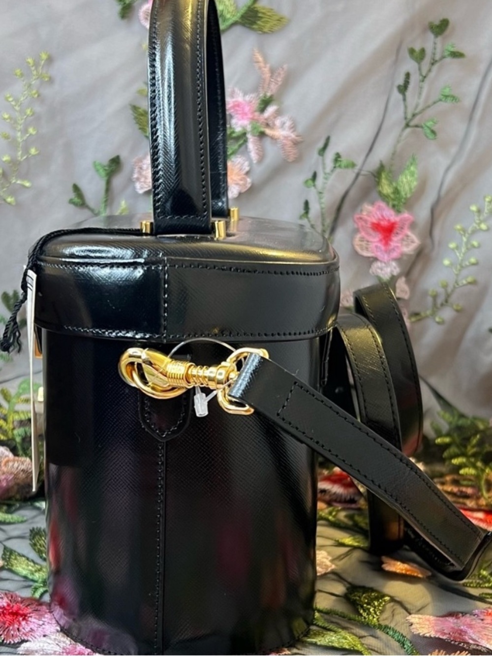 NWT! VERSACE Vanity Bag in Shiny Black Calfskin with Gold Hardware - Picture 10 of 11